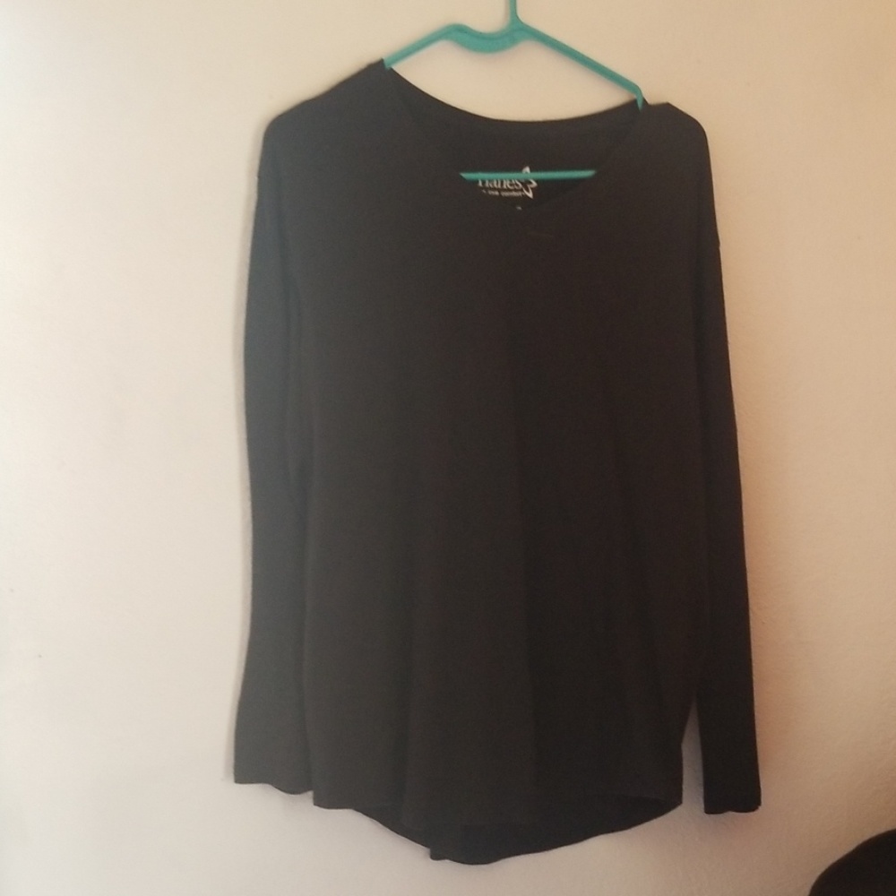 Long sleeve black hanes shirt